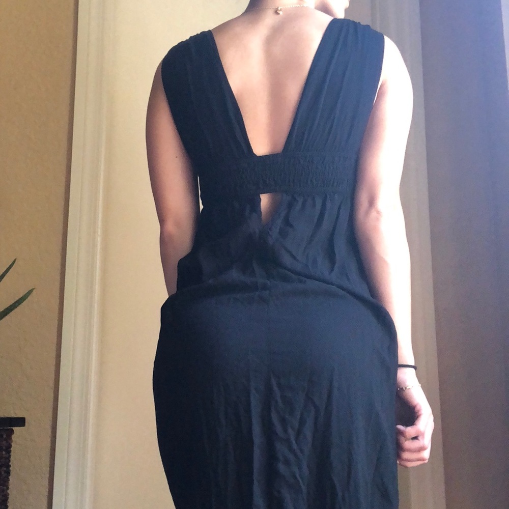 V CUT MAXI DRESS - Picture 4 of 4